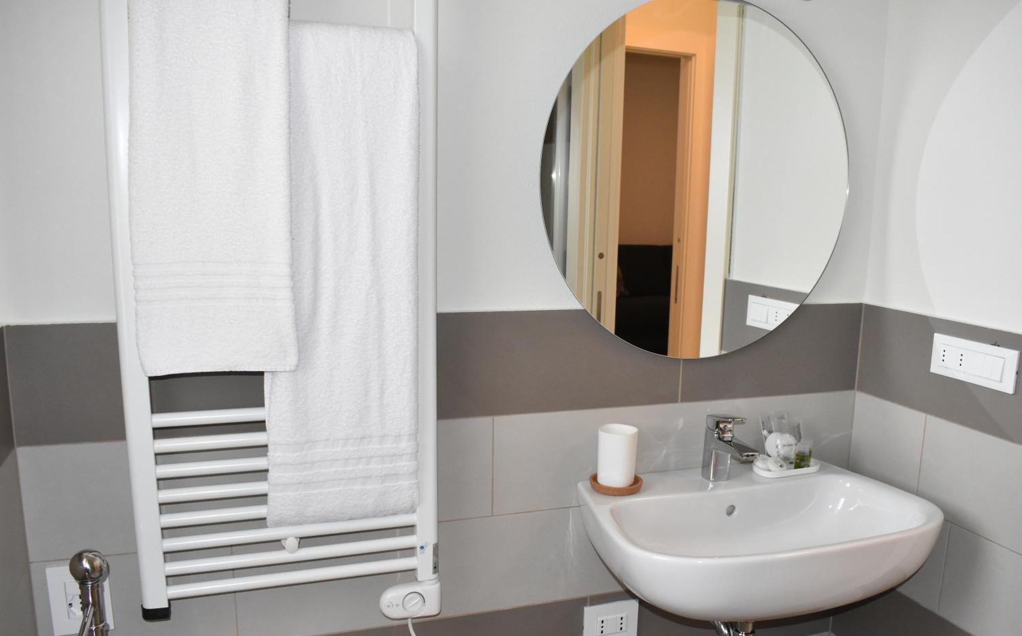 Baia Delle Rose Via Roma 111 Appartement Costa Volpino Buitenkant foto