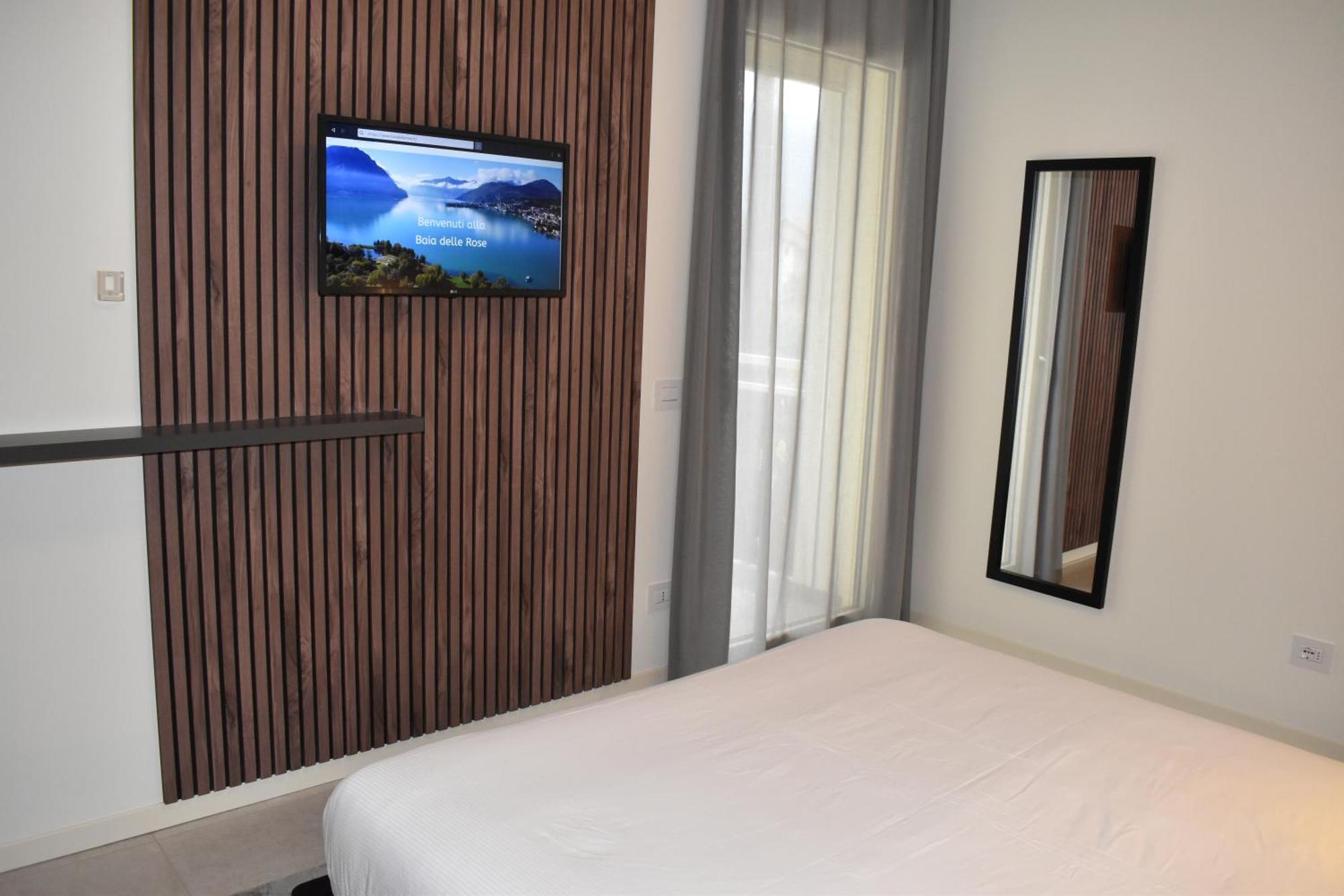 Baia Delle Rose Via Roma 111 Appartement Costa Volpino Buitenkant foto