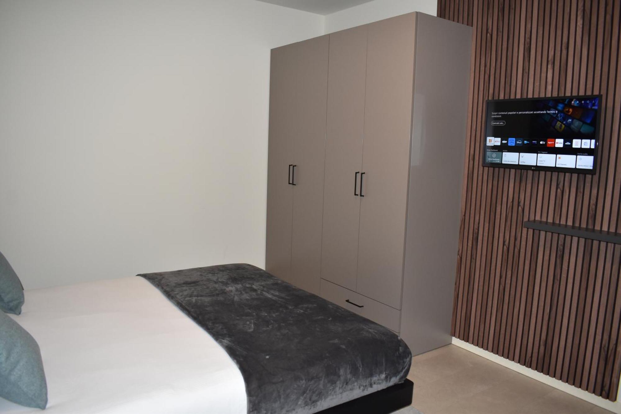 Baia Delle Rose Via Roma 111 Appartement Costa Volpino Buitenkant foto