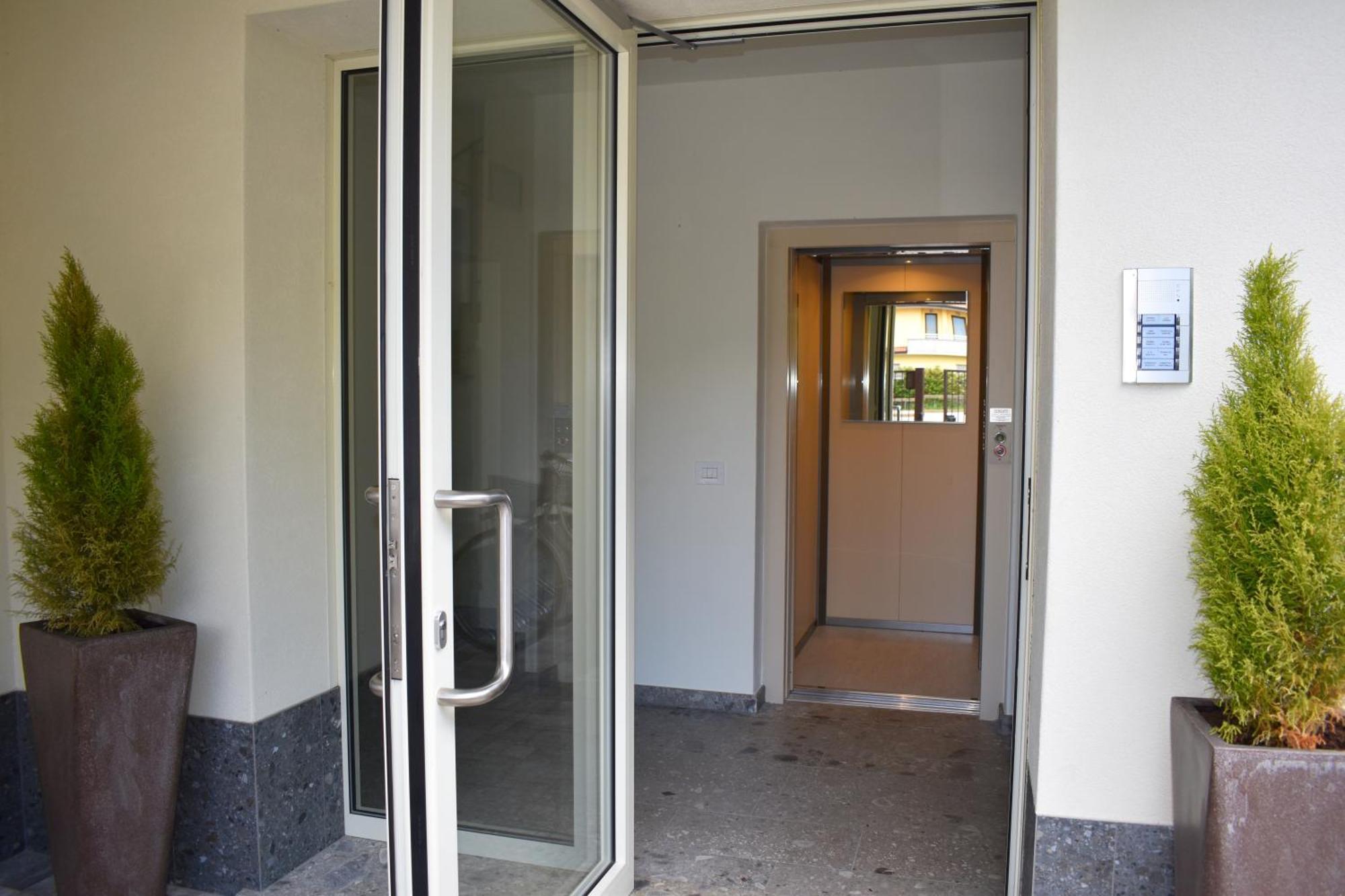 Baia Delle Rose Via Roma 111 Appartement Costa Volpino Buitenkant foto